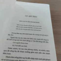 cuốn tiểu thuyết "Bàn tay nhỏ dưới mưa" của tác giả Trương Văn Dân.
 957425