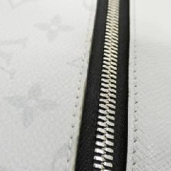 Túi đeo chéo Louis Vuitton Taiga Lama Flap Messenger M30411 611570