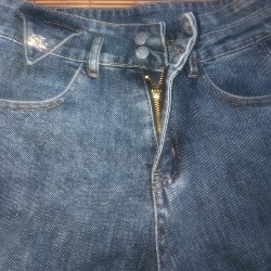 Quần đùi jeans size M 16474