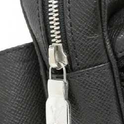 Túi đeo chéo Louis Vuitton Taiga Lama Bum Bag Outdoor M30245 613350