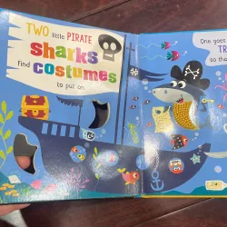 Ngoại văn tiếng anh trẻ em : NEVER TOUCH THE SHARKS - count the 5 snappy sharks  1028018