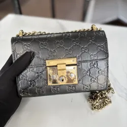 ĐẲNG CẤP KHÔNG THỜI GIAN: GUCCI PADLOCK Mini . 976855