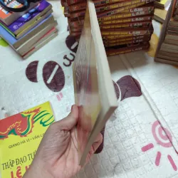 NHỮNG VUA CHÚA VIỆT NAM HAY CHỮ – QUỐC CHẤN | SÁCH LỊCH SỬ VĂN HOÁ - k4 1019095