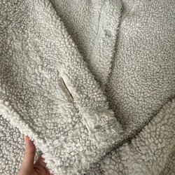 Áo khoác lông cừu HM chính hãng size Xs màu be thanh lịch 937297