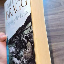 MELVYN BRAGG: CROSSING THE LINES (Preloved books) 722755