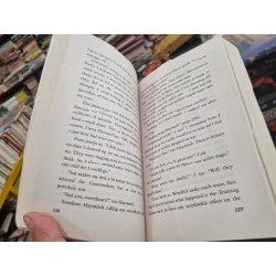 THE HUNGER GAMES - Suzanne Collins (Scholastic) 139177