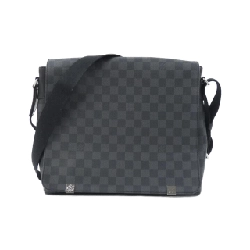 Túi xách chéo Louis Vuitton Damier Graphite District MM N41029 - Hàng hiệu Chính hãng