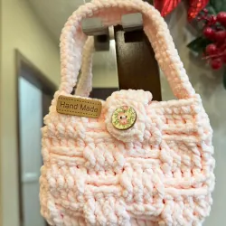 Túi xách bằng len nhung làm thủ công cho bé đựng lì xì ngày Tết