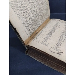 Francais - Anglais English - French (bìa cứng) mới 60% ố nặng, có viết chữ trang đầu và cuối,bong gáy rách bìa HCM1001 Larousse NGOẠI VĂN 917935