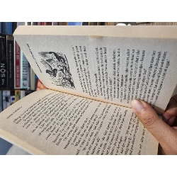 THROUGH THE LOOKING GLASS - Lewis Carroll (Collins Classics) 146178