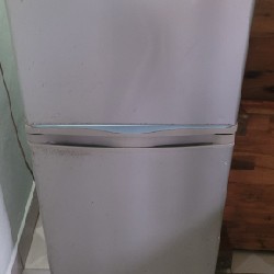 tủ lạnh Panasonic 200 lit, màu bạc, tình trạng đã qua sử dụng