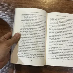 Tiếng cười trong bóng tối (6) 733098