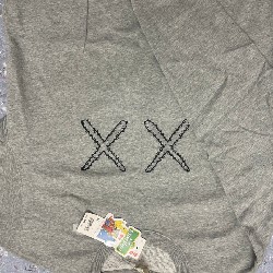 Áo Kaws x Uniqlo Sweatshirt 992