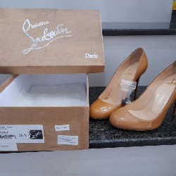 Giày đế đỏ Christian Louboutine (đã qua sử dụng) 9000