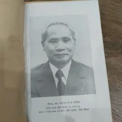 Những chặng đường thắng lợi vẻ vang - Phạm Văn Đồng