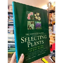 The garden designer selecting plants - Caroline Boisset and John Walker 1008072