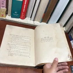 II Lịch Sử: Việt Nam _ Đất Nước Anh Hùng - 1975 724645