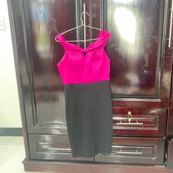 Dạ hội ngắn hở lưng 