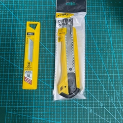 Dao rọc giấy Deli cao cấp màu vàng 507531