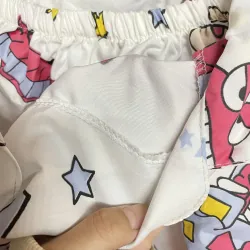 Bộ quần áo ngủ ngắn tay nữ Shin cậu bé bút chì  786917