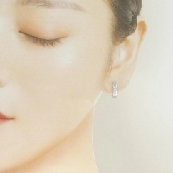 K18WG Bông tai kim cương dạng vòng một bên - Hàng hiệu Authentic 867620