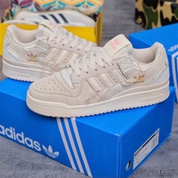 Giày sneaker , adidas size 40 màu trắng  tình trạng đã qua sử dụng