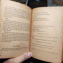 Câu Đối Việt Nam - Phong Châu 1023257