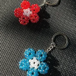 Móc khoá cườm xà cừ hình Hoa