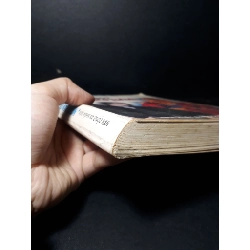 Người đàn bà quí phái mới 80% bẩn bìa, ố, tróc gáy 1999 HCM1001 Vĩnh Hồ VĂN HỌC 918463