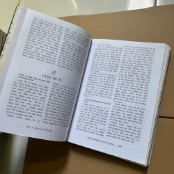 Quy luật vũ trụ (Bung keo gáy sách nhưng chưa rách rời trang vì còn may chỉ) 752394