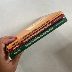 Tài liệu luyện thi chứng chỉ Tiếng Anh môn Nói (3 cuốn) 558061