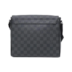 Túi đeo vai Louis Vuitton Damier Graphite District PM N41028 612632