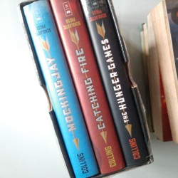 Tiểu thuyết Hunger Games nguyên bản tiếng Anh fullbox 158629