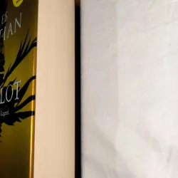 Lancelot: ‘A Masterpiece’ Said Conn Iggulden (bìa cứng, khổ lớn) 747948