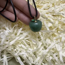 mặt dây chuyền táo bằng ngọc  596338