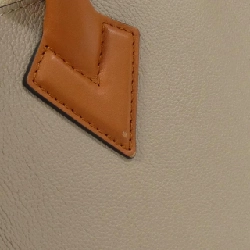 Túi Louis Vuitton On My Side MM M53825 614597