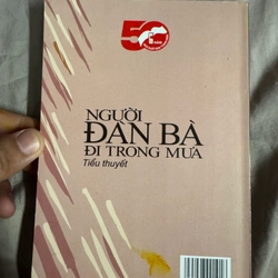 Người đàn bà đi trong mưa 517144