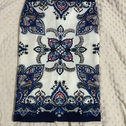 Chân váy qua gối