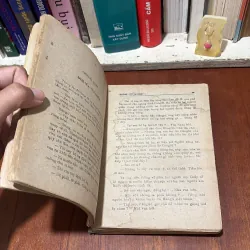 II Văn Học Nước Ngoài: Hoàng Hậu MácGô (2 Tập) - ALEXANĐRƠ ĐUYMA - 1988 781593