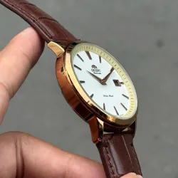 Đồng hồ Orient chính hãng, mặt tròn, dây da nâu, kim loại mạ vàng, phong cách cổ điển 706667