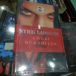 Cô gái đùa với lửa - Stieg Larsson