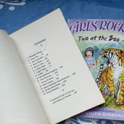 Combo 2 truyện luyện đọc Tiếng Anh về chủ đề động vật và tình bạn (2) Humphrey, Girls Rock 711901