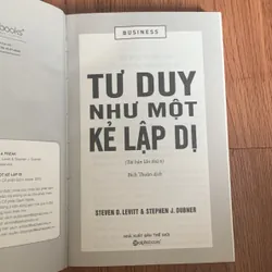 TƯ DUY NHƯ MỘT KẺ LẬP DỊ 688416