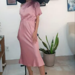 Đầm lụa satin, lệch vai, eo co dãn
