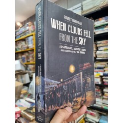 WHEN CLOUDS FELL FROM THE SKY : A DISAPPEARANCE, A DAUGHTER'S SEARCH AND CAMBODIA'S FIRST WAR CRIMINAL - Robert Carmichael