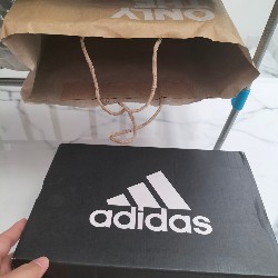 Giày Adidas