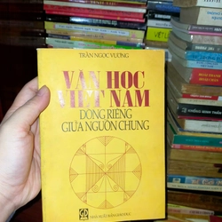 Văn học Việt Nam dòng riêng giữa nguồn chung