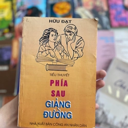 Phía Sau Giảng Đường