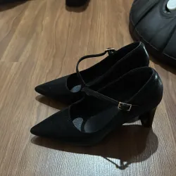 Giày elly size 35 màu đen cao gót 7cm