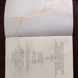 Những góc khuất chưa từng hé lộ về một cuộc đời tưởng chừng hoàn hảo. 718930
